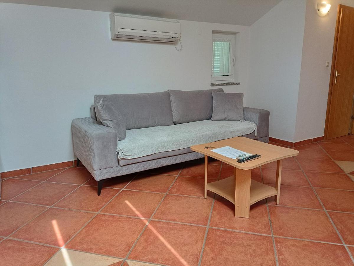 Villa Bionda Malinska Bagian luar foto
