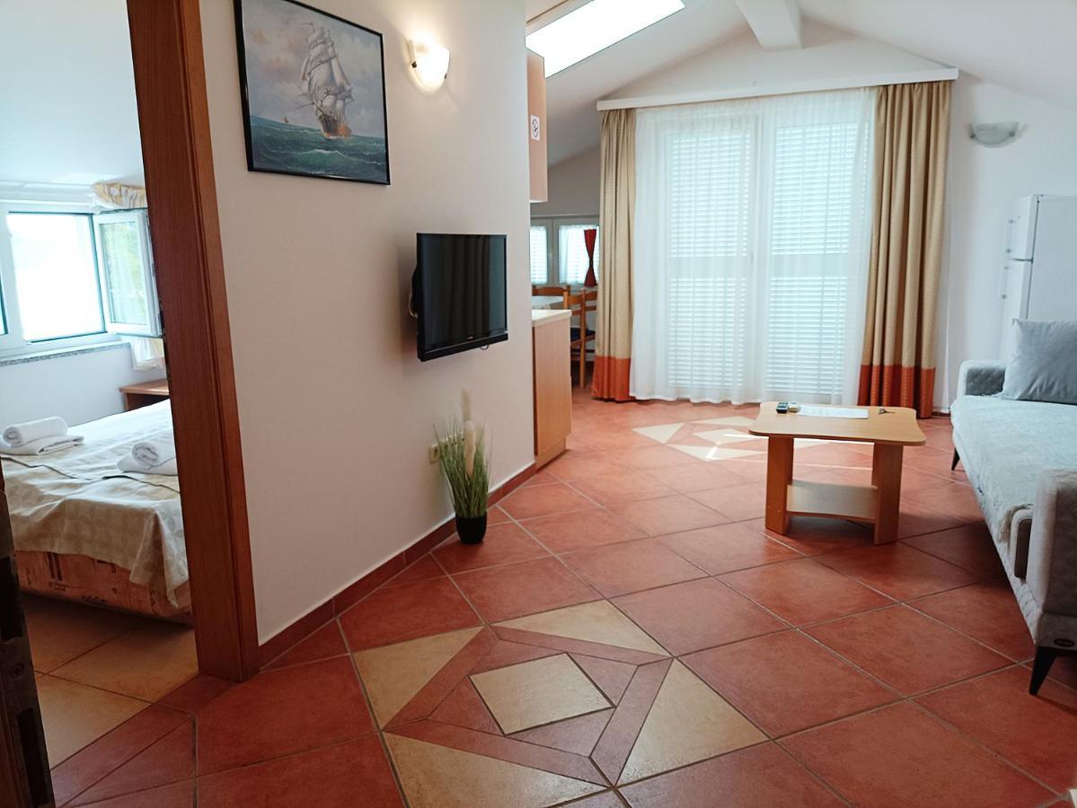 Villa Bionda Malinska Bagian luar foto