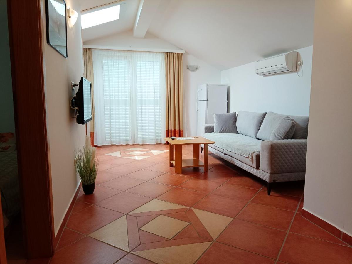 Villa Bionda Malinska Bagian luar foto
