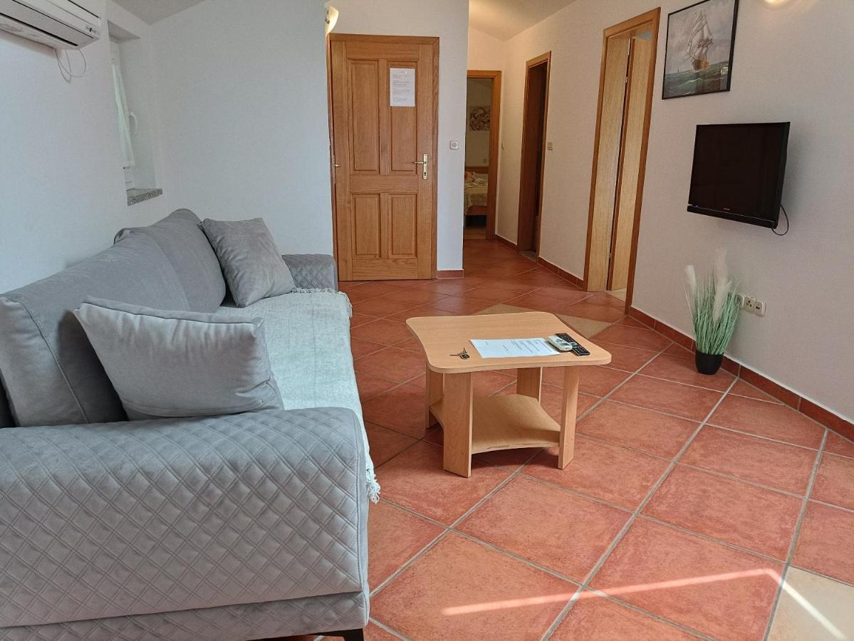 Villa Bionda Malinska Bagian luar foto